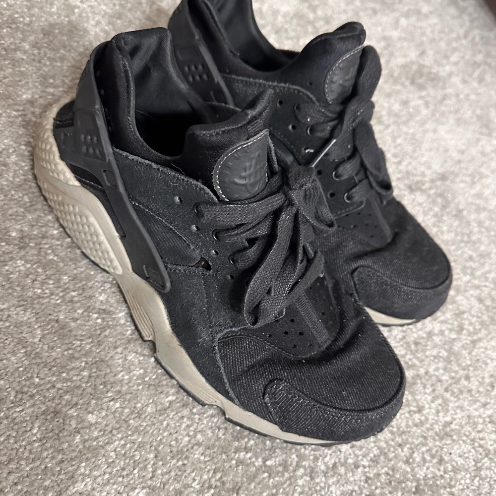 Nike black denim huaraches